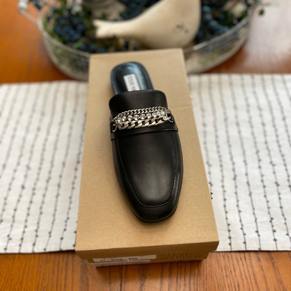 ⭐️NWT Steve Madden Chain Leather Mules Size 7.5.